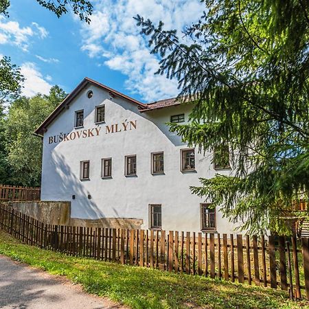 Buskovsky Mlyn 1580 Hotel Dolni Bousov Luaran gambar
