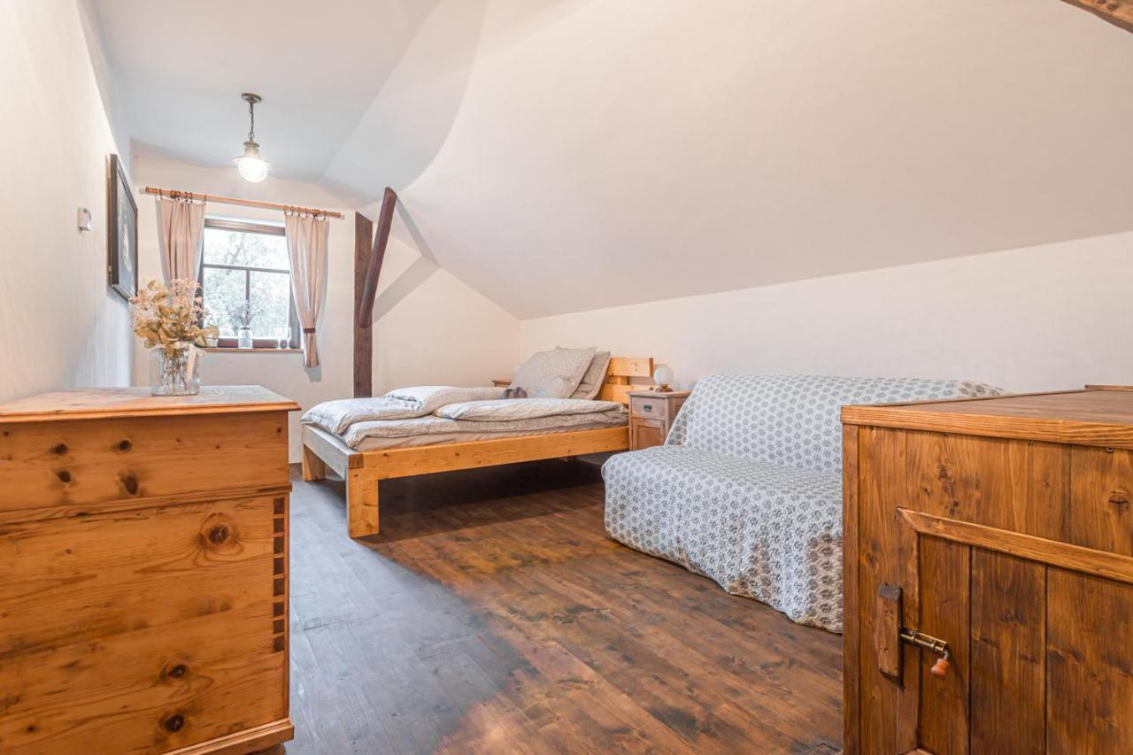 Buskovsky Mlyn 1580 Hotel Dolni Bousov Luaran gambar