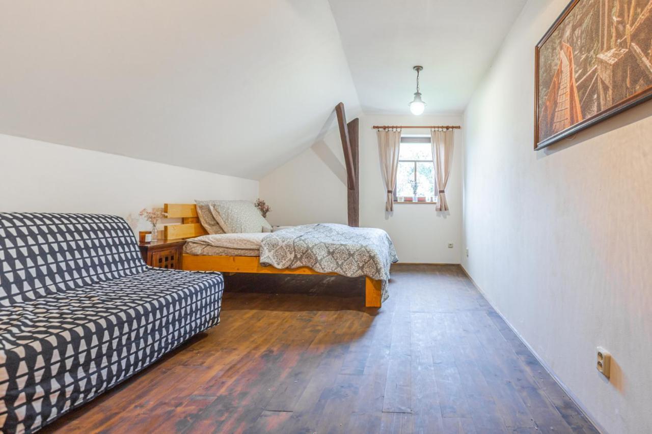 Buskovsky Mlyn 1580 Hotel Dolni Bousov Luaran gambar