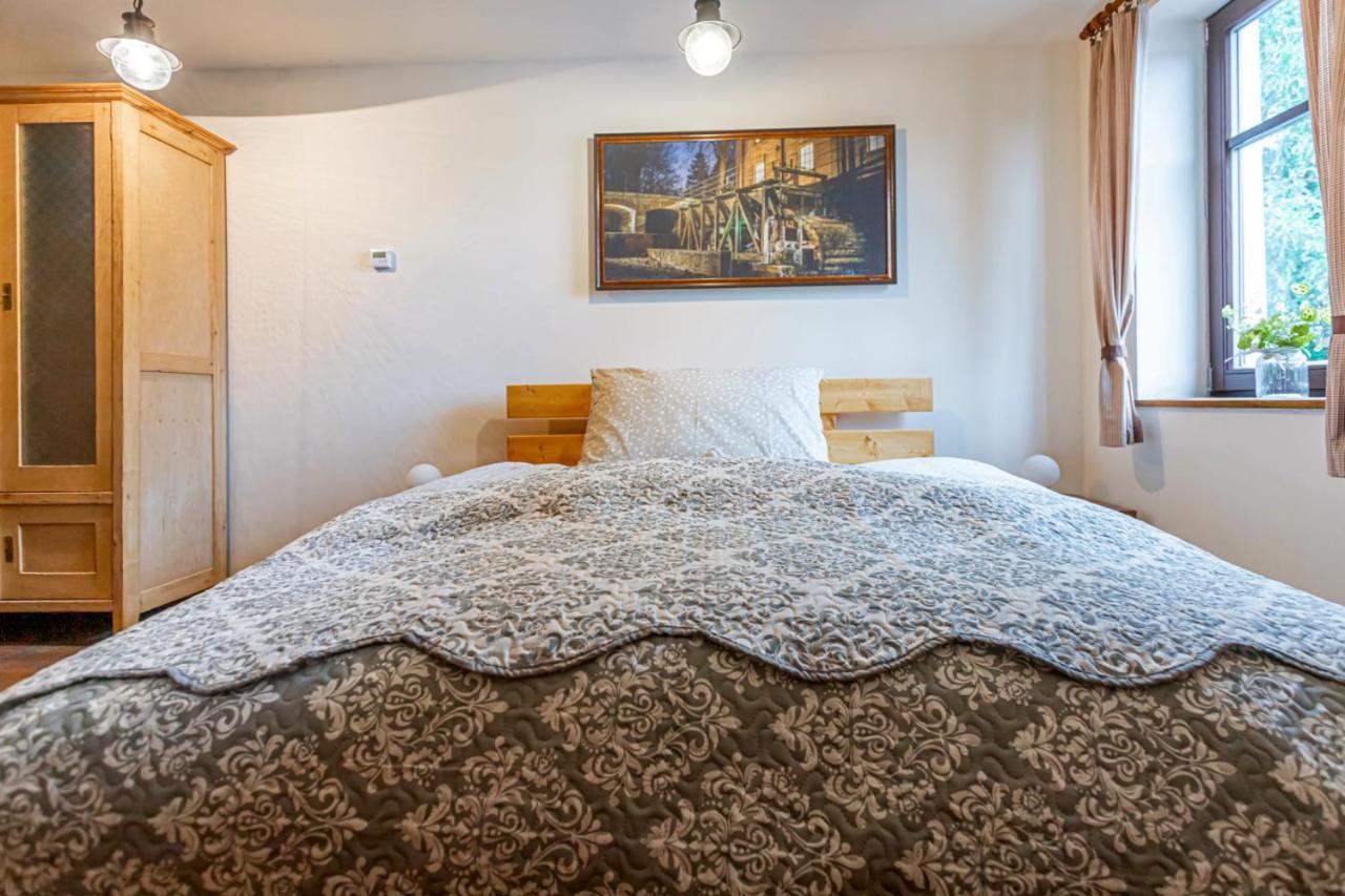 Buskovsky Mlyn 1580 Hotel Dolni Bousov Luaran gambar