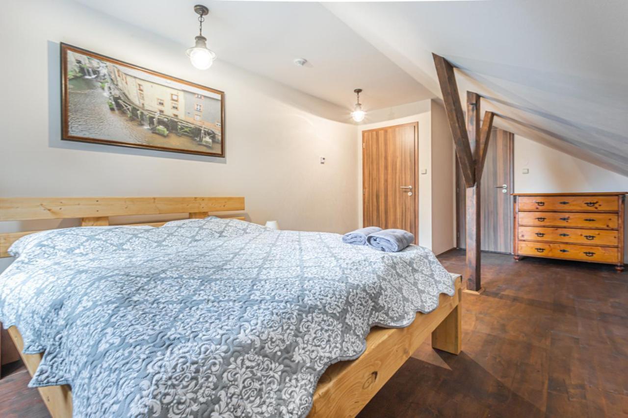 Buskovsky Mlyn 1580 Hotel Dolni Bousov Luaran gambar