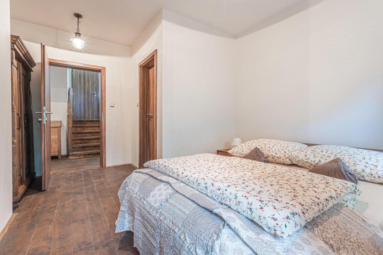 Buskovsky Mlyn 1580 Hotel Dolni Bousov Luaran gambar