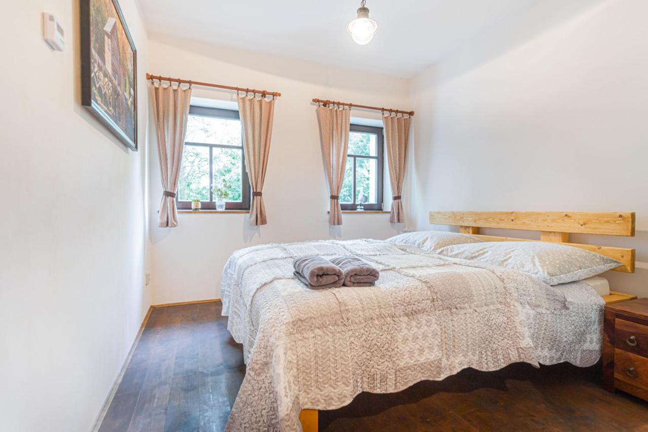 Buskovsky Mlyn 1580 Hotel Dolni Bousov Luaran gambar