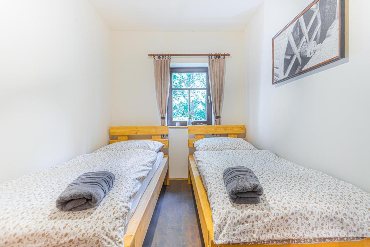 Buskovsky Mlyn 1580 Hotel Dolni Bousov Luaran gambar