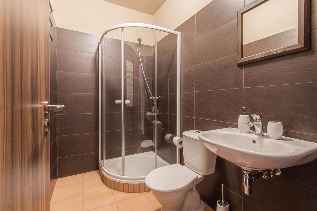 Buskovsky Mlyn 1580 Hotel Dolni Bousov Luaran gambar