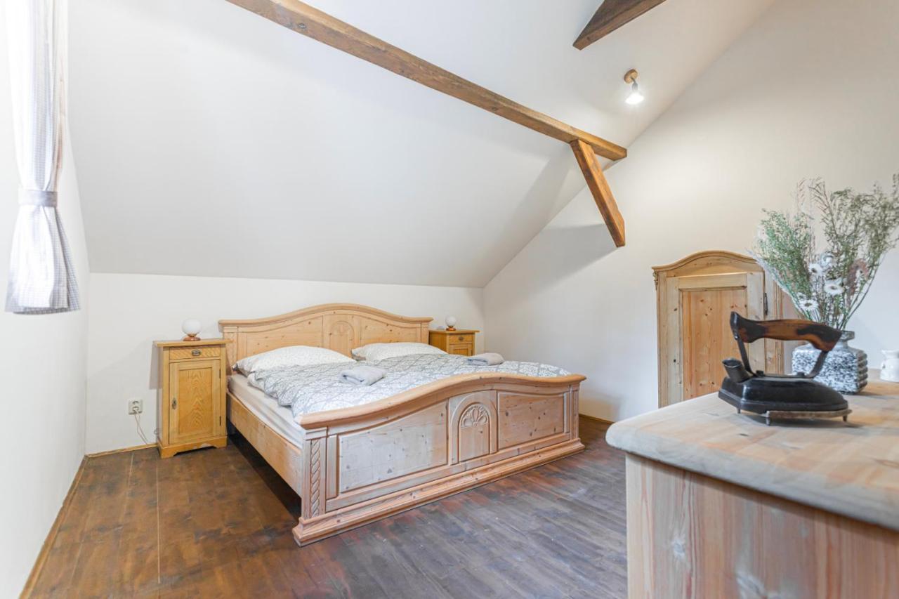 Buskovsky Mlyn 1580 Hotel Dolni Bousov Luaran gambar