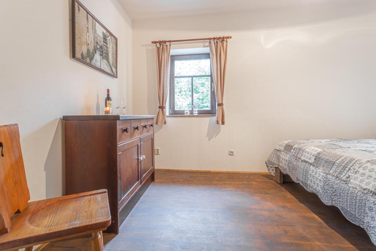Buskovsky Mlyn 1580 Hotel Dolni Bousov Luaran gambar