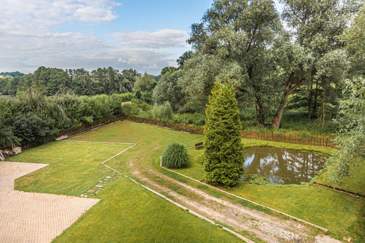 Buskovsky Mlyn 1580 Hotel Dolni Bousov Luaran gambar