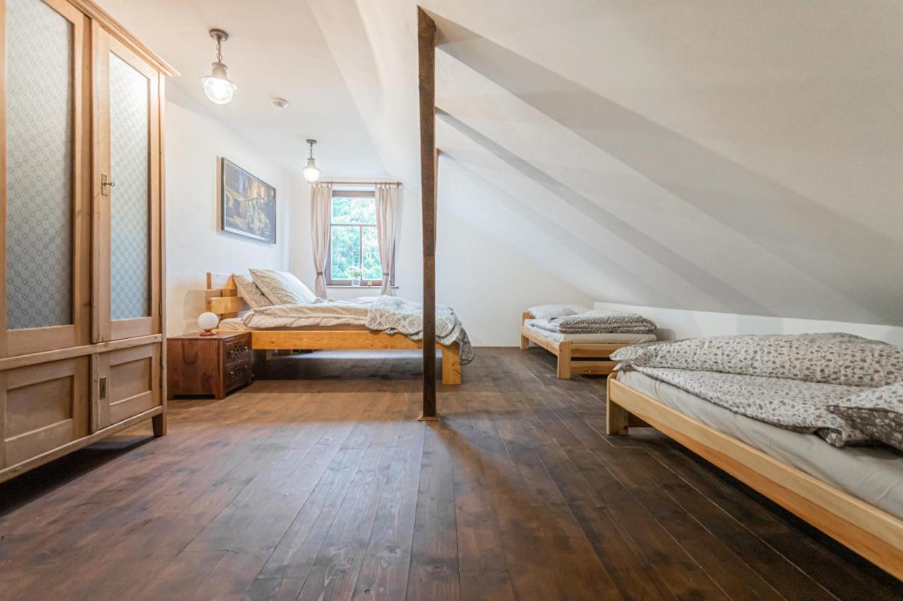Buskovsky Mlyn 1580 Hotel Dolni Bousov Luaran gambar